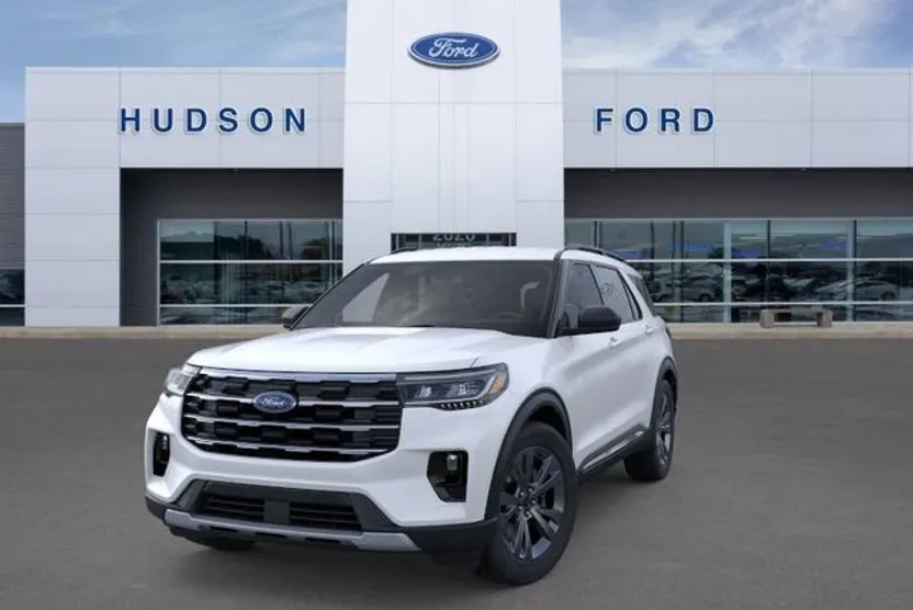 2025 Ford Explorer photo 1