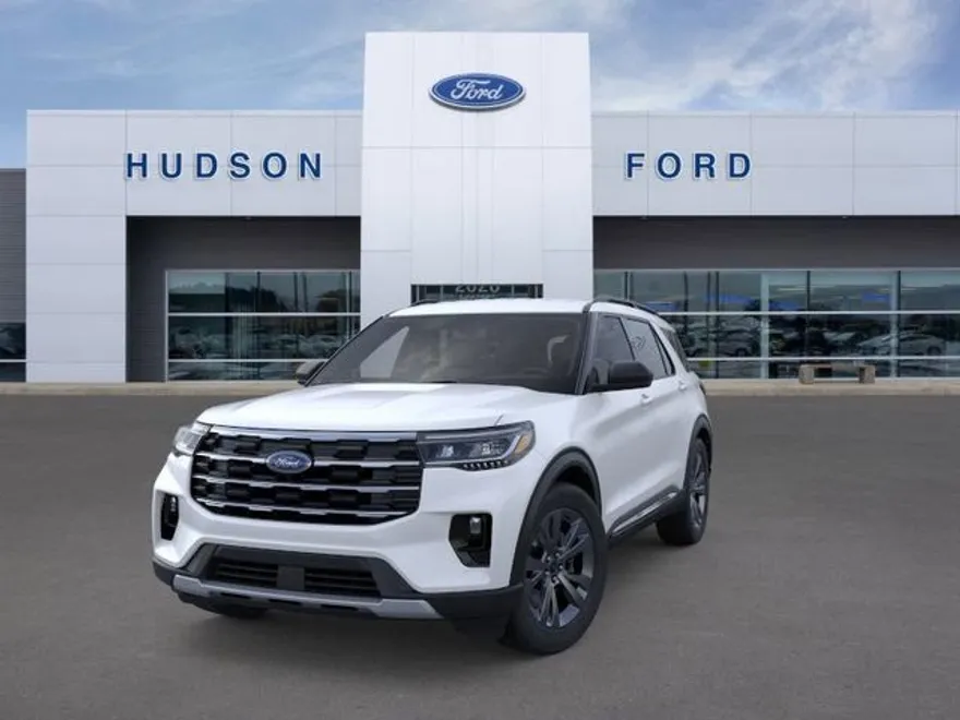 2025 Ford Explorer photo 1