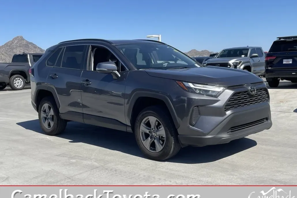 2024 Toyota RAV4 XLE photo 1