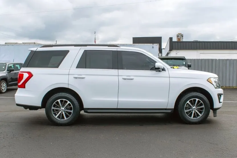 2019 Ford Expedition XLT photo 1