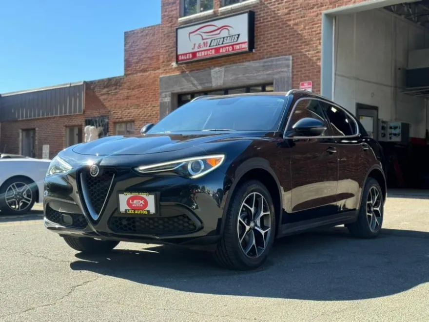 2019 Alfa Romeo Stelvio Ti Sport photo 1