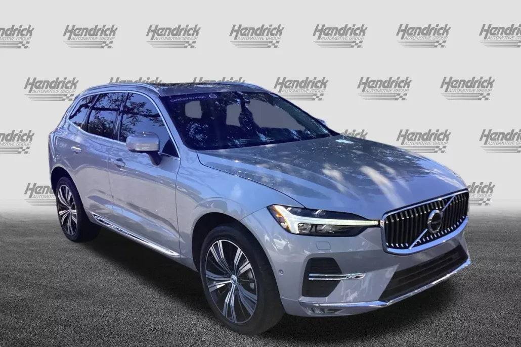 2023 Volvo XC60 Plus photo 1