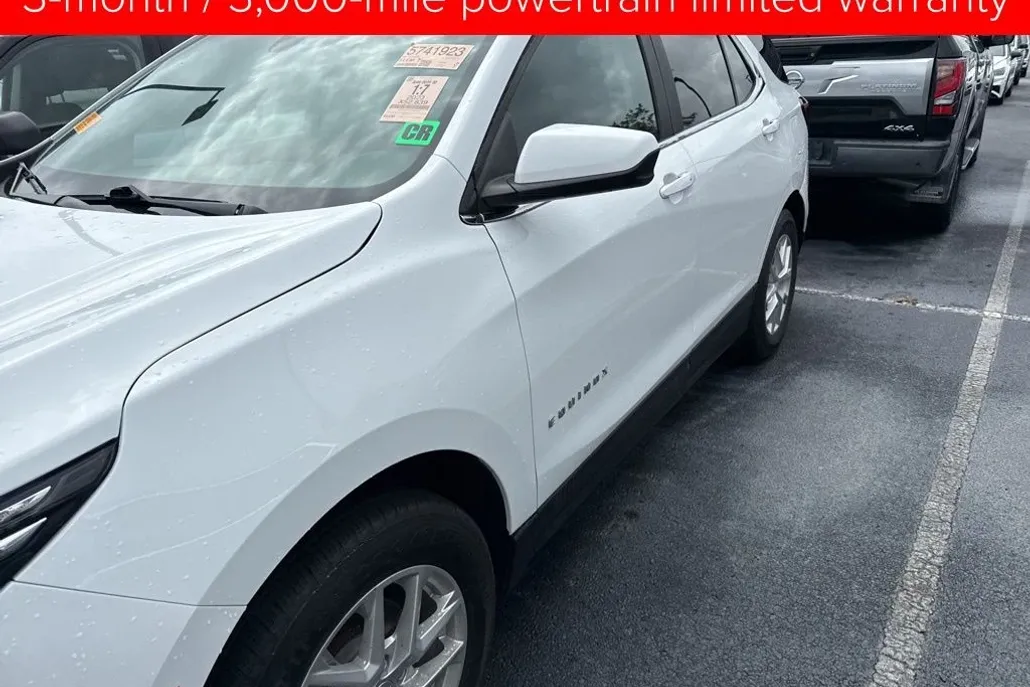 2023 Chevrolet Equinox LT photo 1