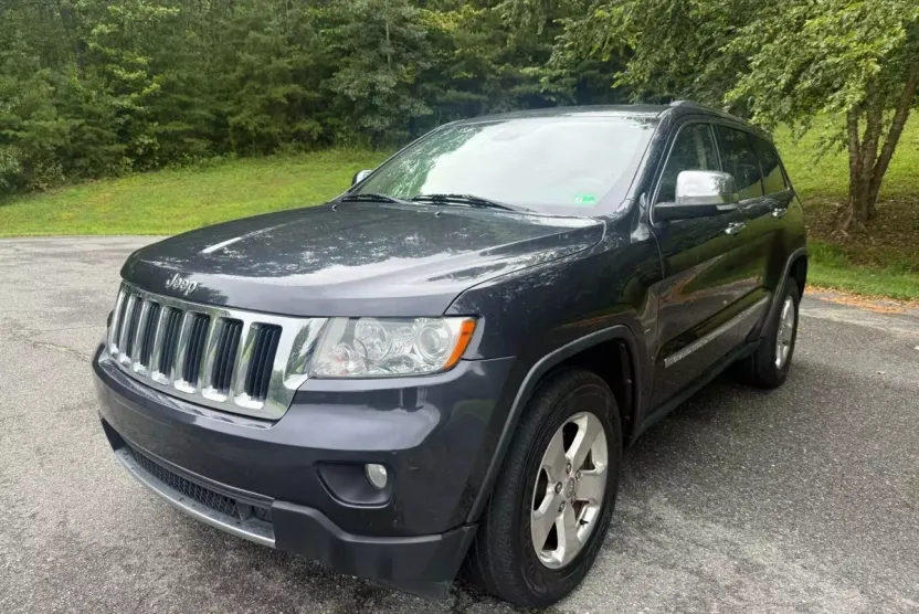 2013 Jeep Grand Cherokee Limited Sport photo 1