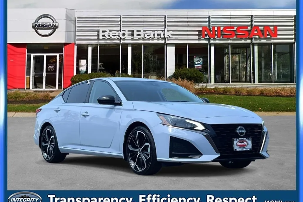 2023 Nissan Altima 2.5 SR photo 1