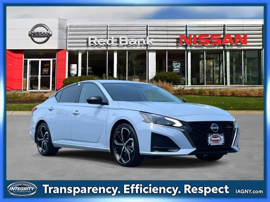 2023 Nissan Altima 2.5 SR photo 1