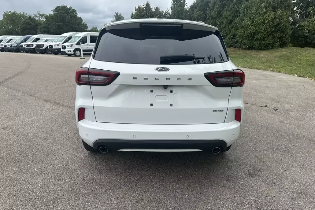 2023 Ford Escape ST-Line photo 1