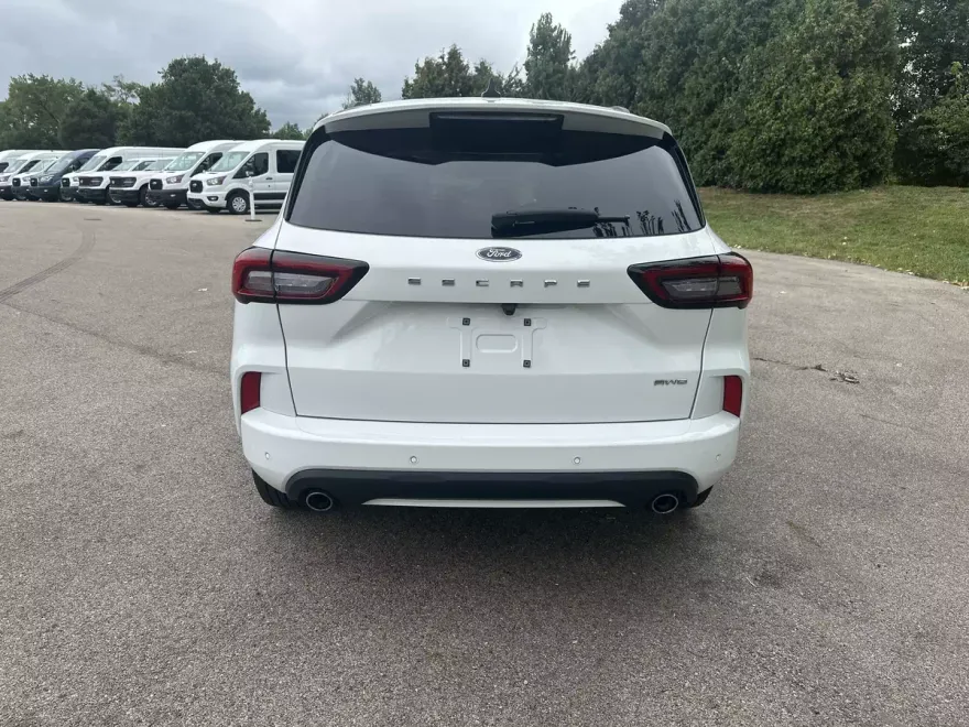 2023 Ford Escape ST-Line photo 1