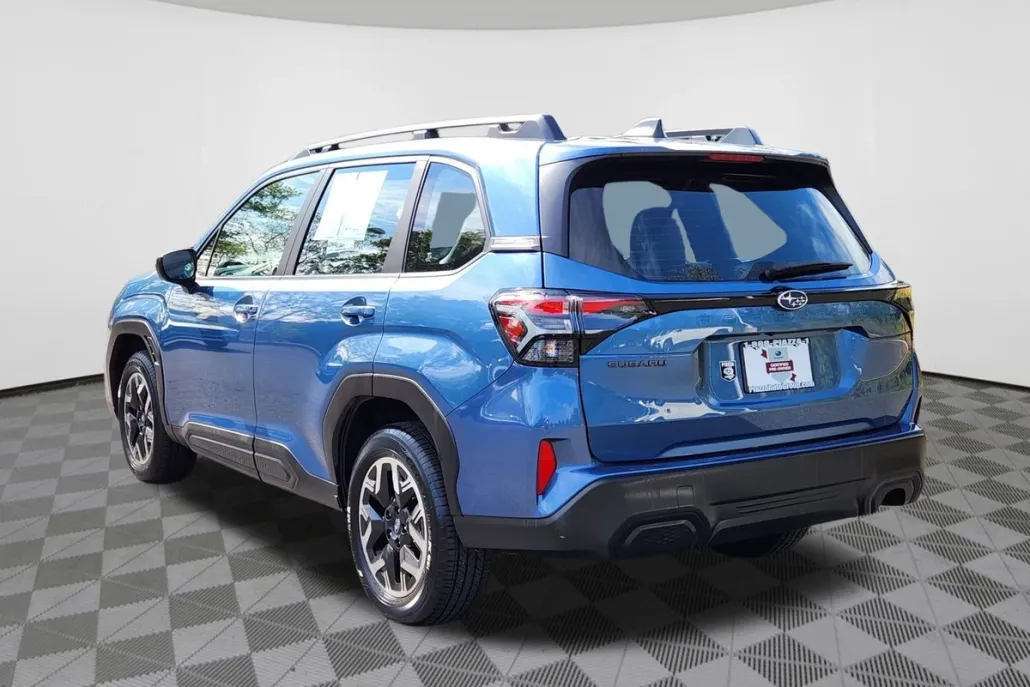 2025 Subaru Forester Base photo 1