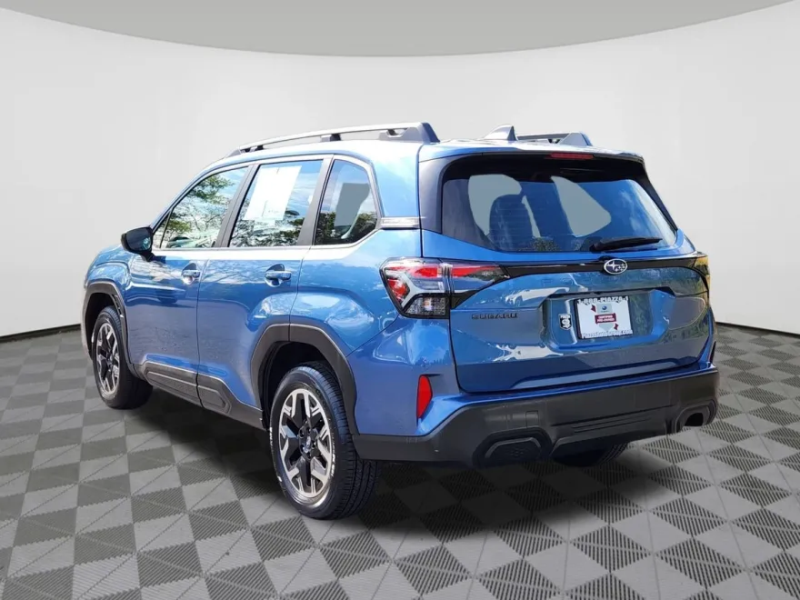 2025 Subaru Forester Base photo 1