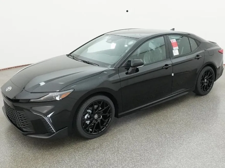 2026 Toyota Camry SE photo 1