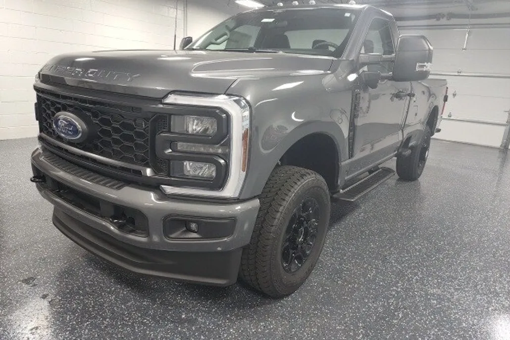 2025 Ford F-250 photo 1