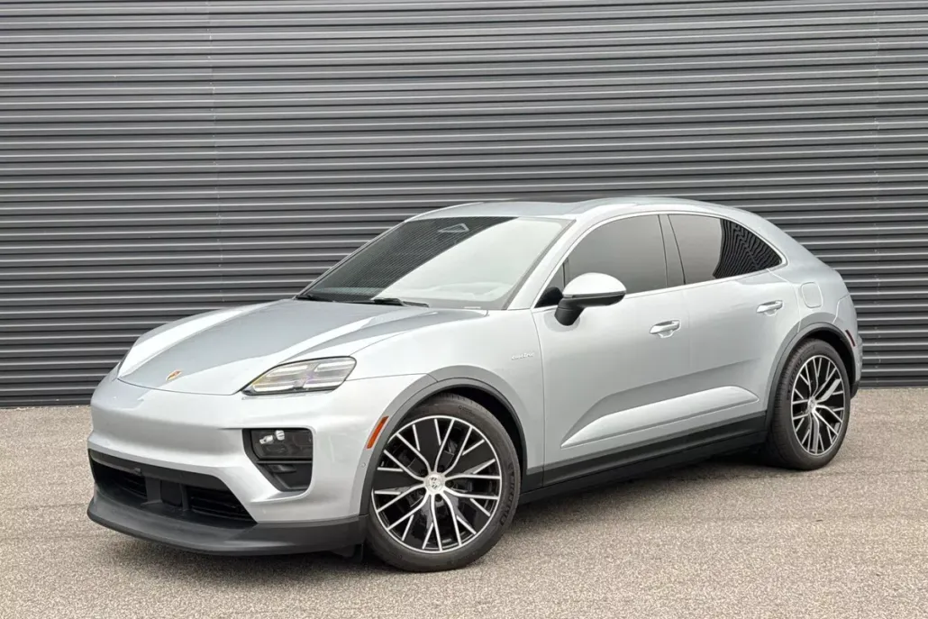 2024 Porsche Macan Electric 4 photo 1