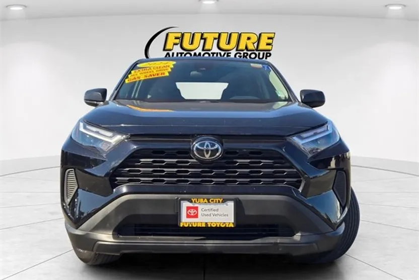 2024 Toyota RAV4 LE photo 1