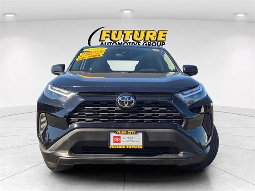 2024 Toyota RAV4 LE photo 1