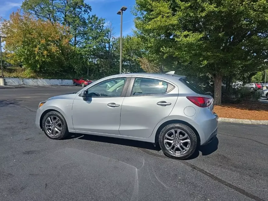 2020 Toyota Yaris LE photo 1