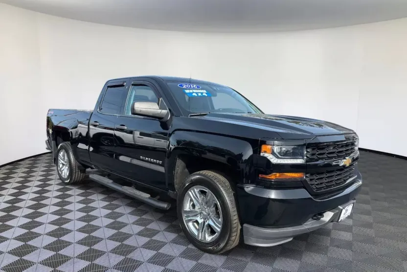 2016 Chevrolet Silverado 1500 Custom photo 1