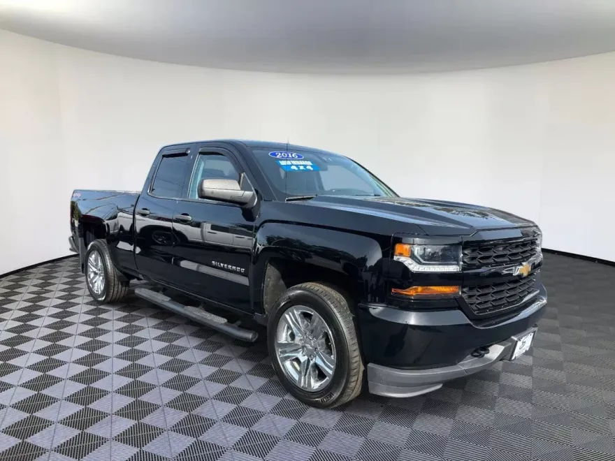 2016 Chevrolet Silverado 1500 Custom photo 1