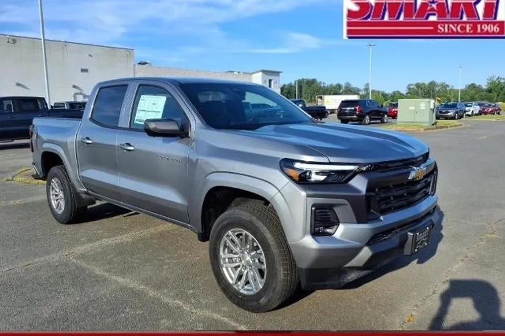 2025 Chevrolet Colorado Work Truck LT photo 1