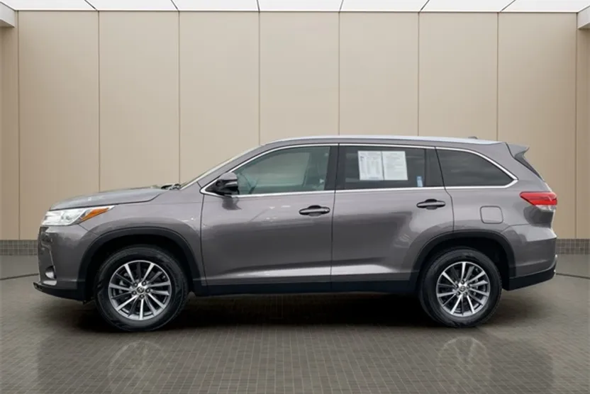 2019 Toyota Highlander XLE photo 1