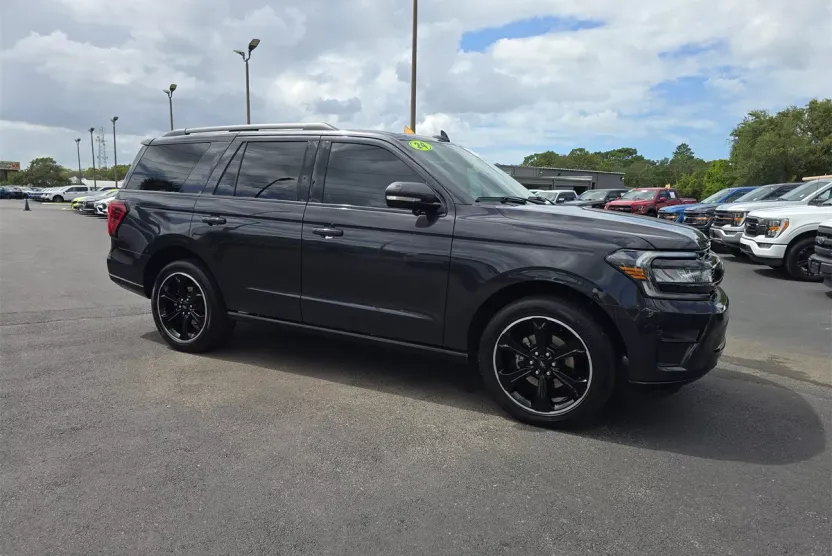 2024 Ford Expedition Limited photo 1
