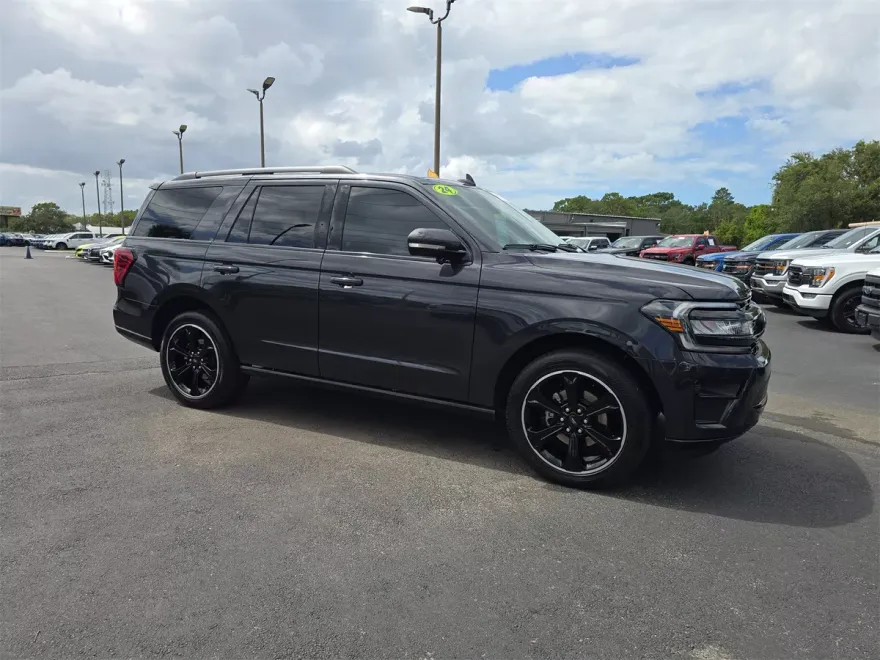 2024 Ford Expedition Limited photo 1