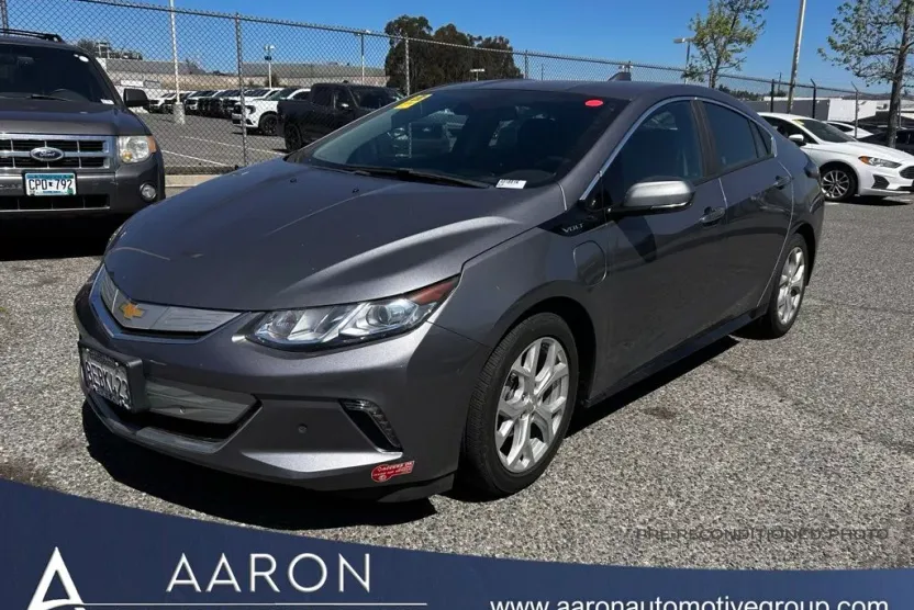 2018 Chevrolet Volt Premier photo 1