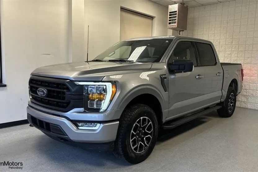 2023 Ford F-150 XLT photo 1
