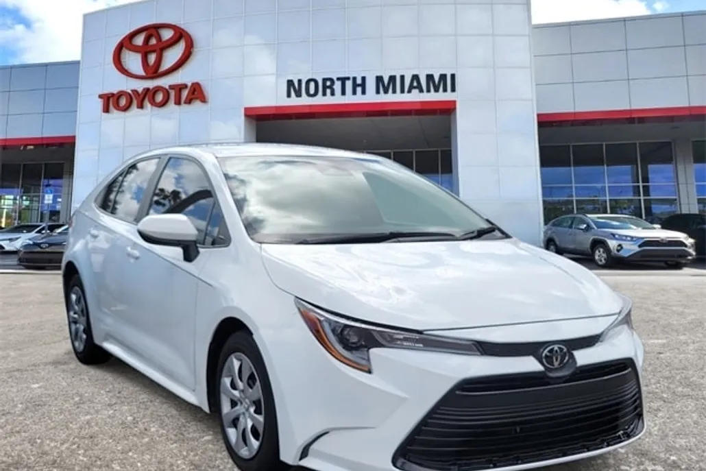 2024 Toyota Corolla LE photo 1