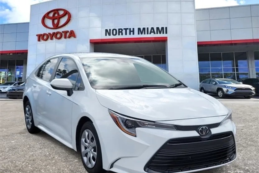 2024 Toyota Corolla LE photo 1