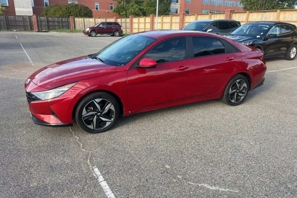 2023 Hyundai Elantra SEL photo 1