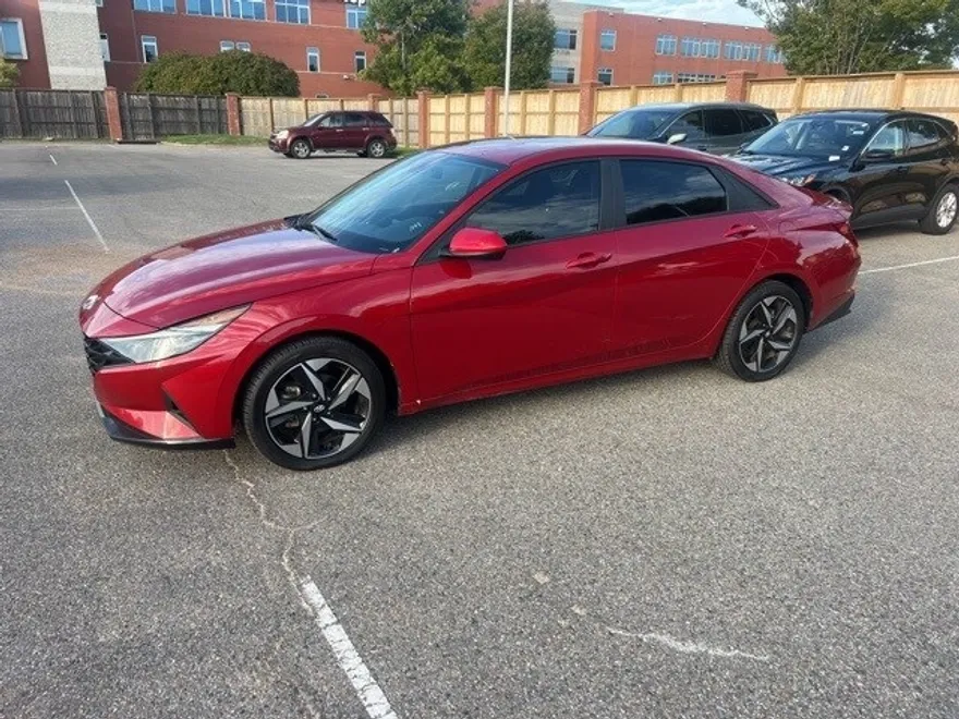 2023 Hyundai Elantra SEL photo 1