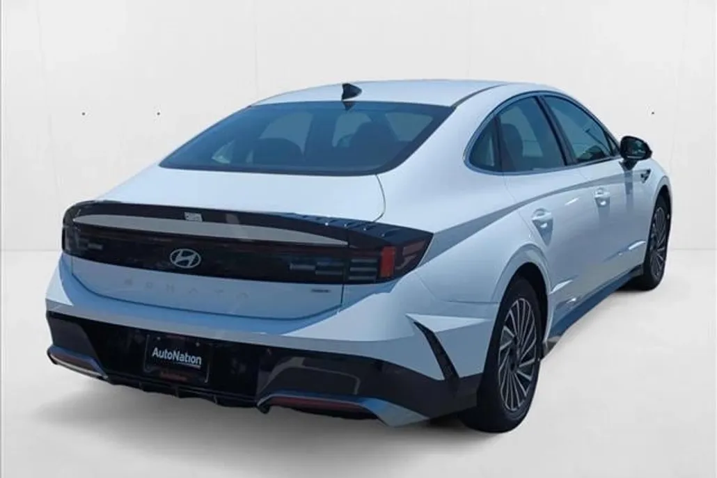 2024 Hyundai Sonata Hybrid SEL photo 1