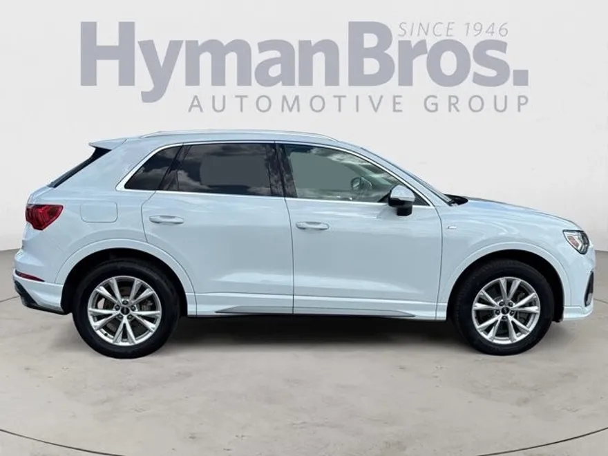 2022 Audi Q3 S line Premium Plus 45 TFSI photo 2