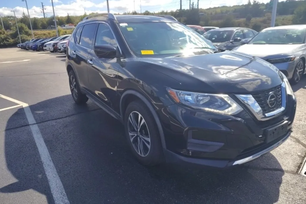 2019 Nissan Rogue SV photo 1