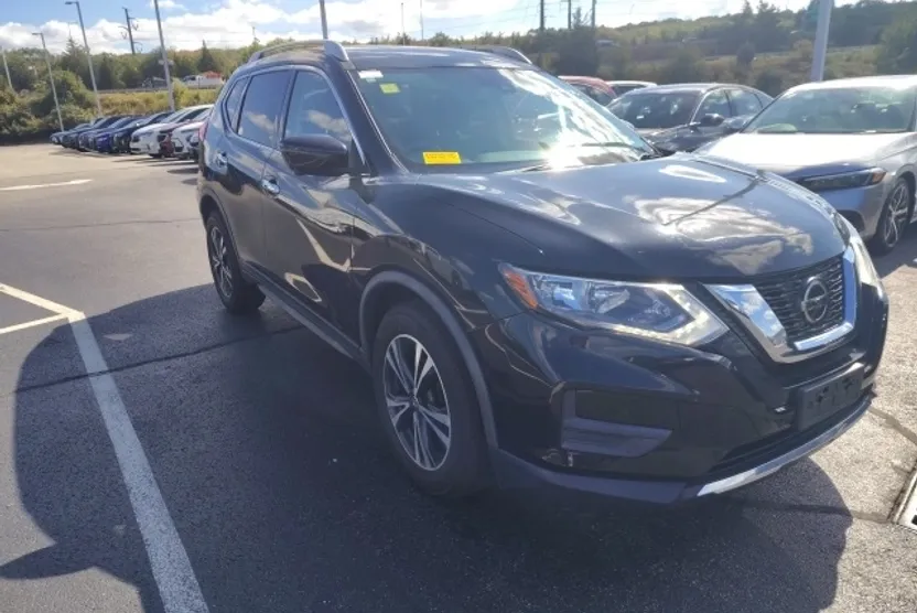 2019 Nissan Rogue SV photo 1