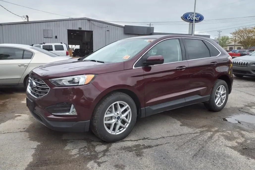 2022 Ford Edge SEL photo 1