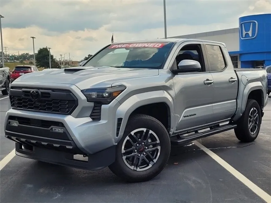 2024 Toyota Tacoma photo 1