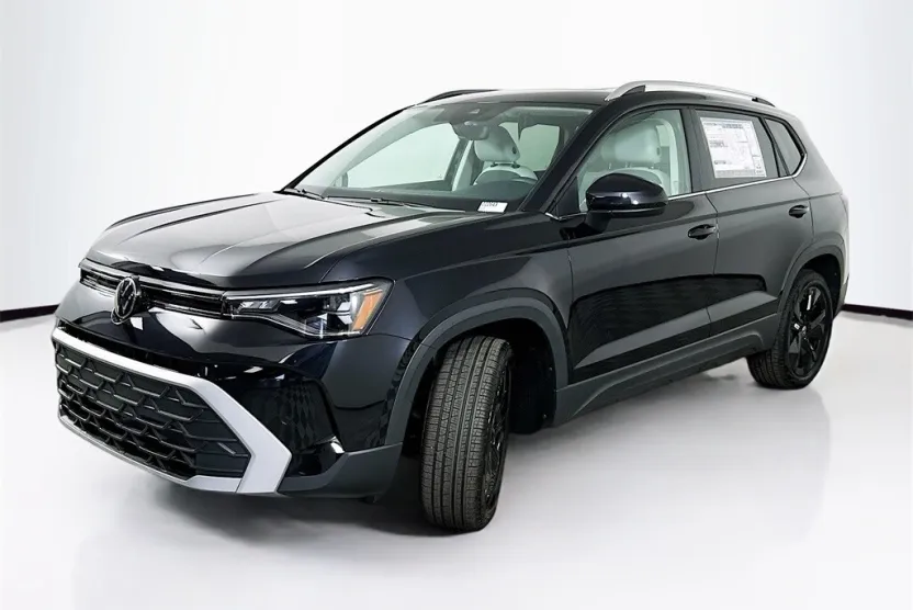 2025 Volkswagen Taos SE photo 1