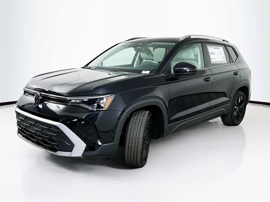 2025 Volkswagen Taos SE photo 1