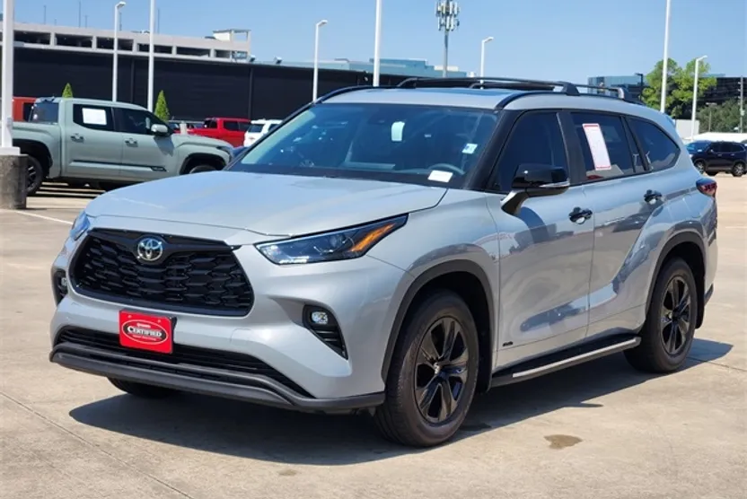 2025 Toyota Highlander Hybrid XLE photo 1