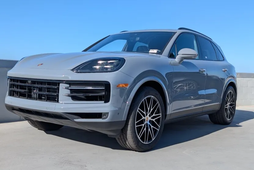 2025 Porsche Cayenne photo 1