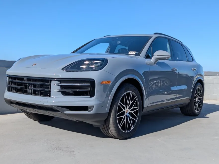 2025 Porsche Cayenne photo 1