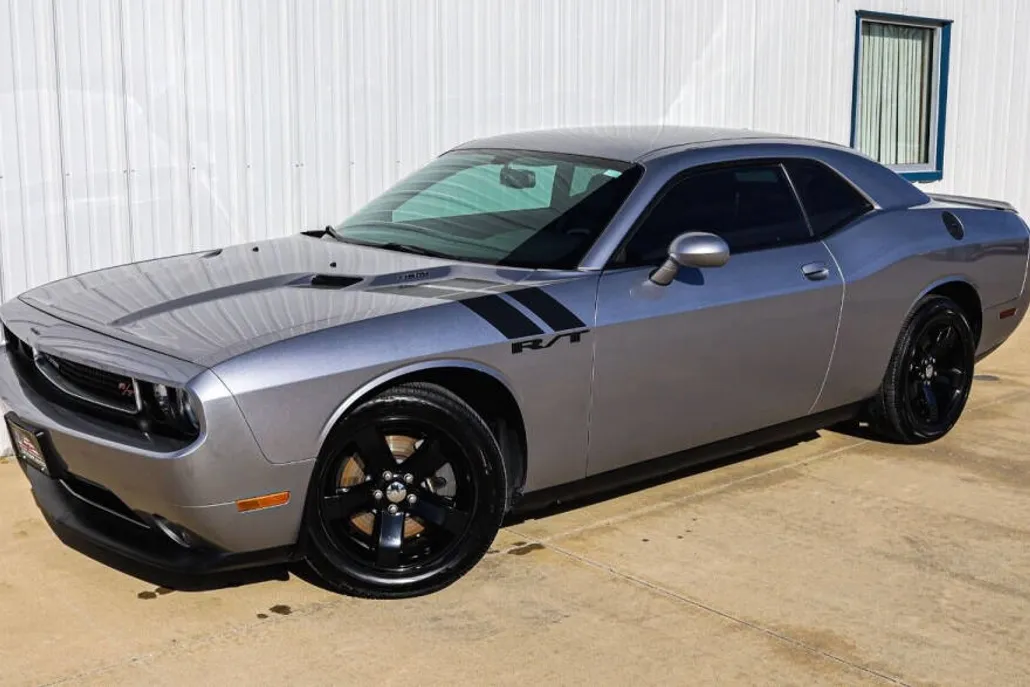 2013 Dodge Challenger R/T Plus photo 1