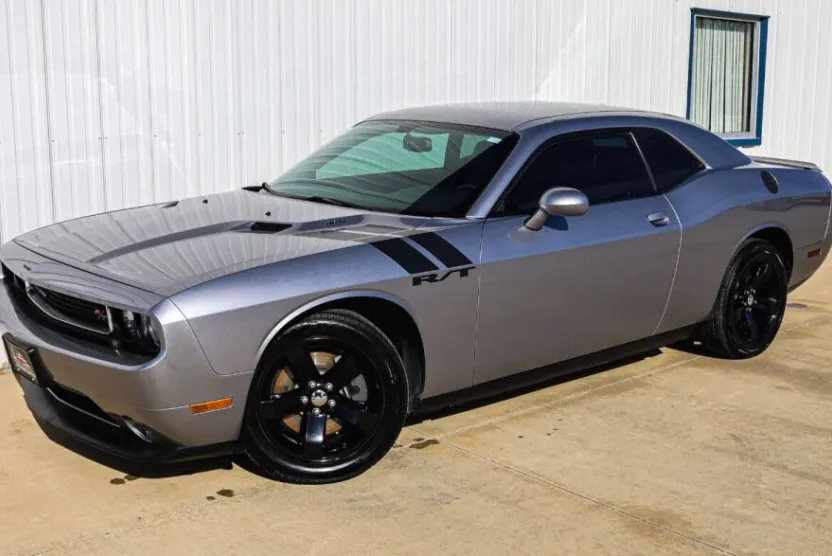 2013 Dodge Challenger R/T Plus photo 1