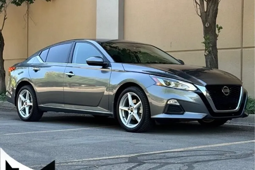 2021 Nissan Altima 2.5 SV photo 1