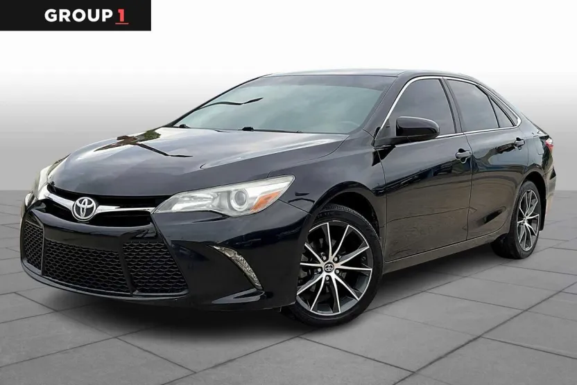 2017 Toyota Camry XSE photo 1