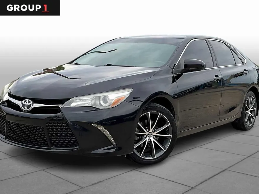2017 Toyota Camry XSE photo 1