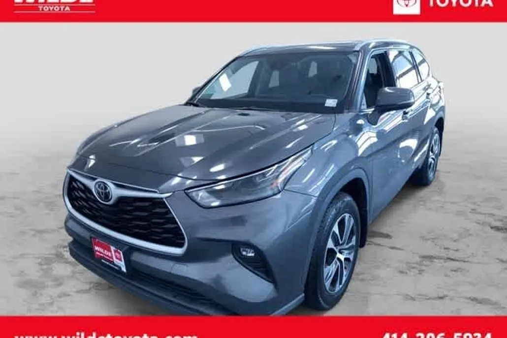 2022 Toyota Highlander XLE photo 1