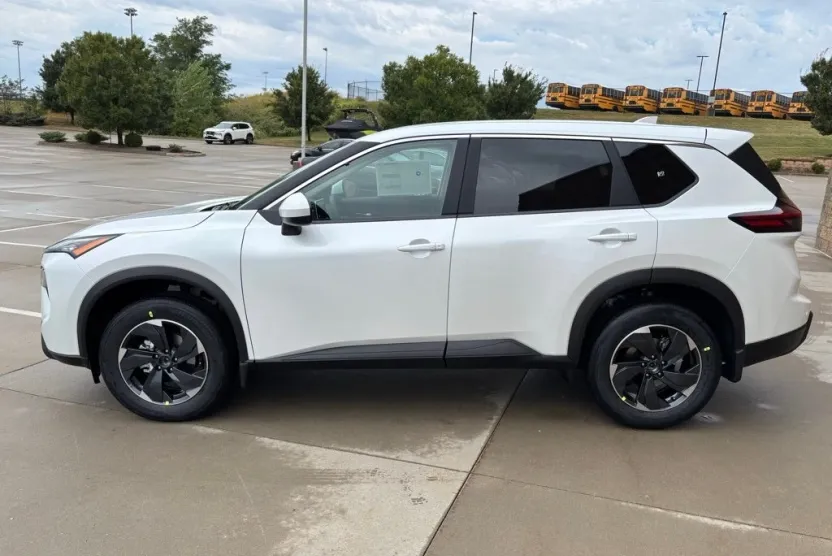 2026 Nissan Rogue SV AWD photo 1